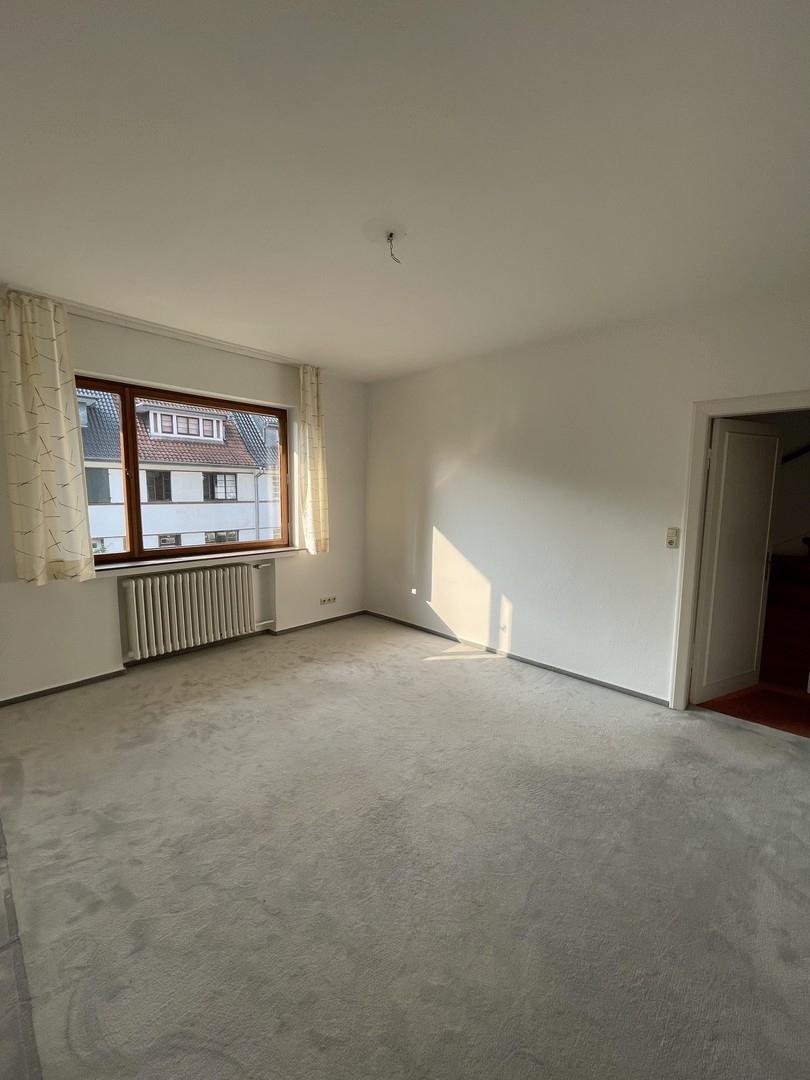 Zimmer OG Straßenseite