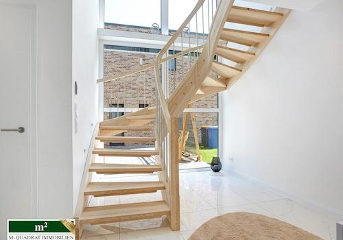 Treppe mit Fensterfront
