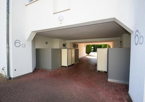 Durchgang, Müll etc.