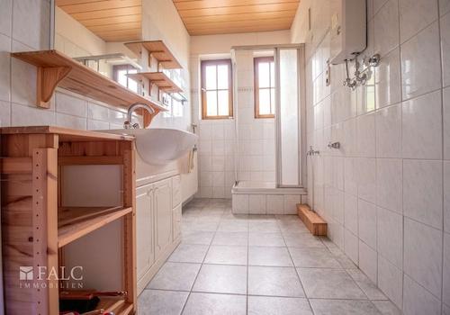 Zweites Badezimmer