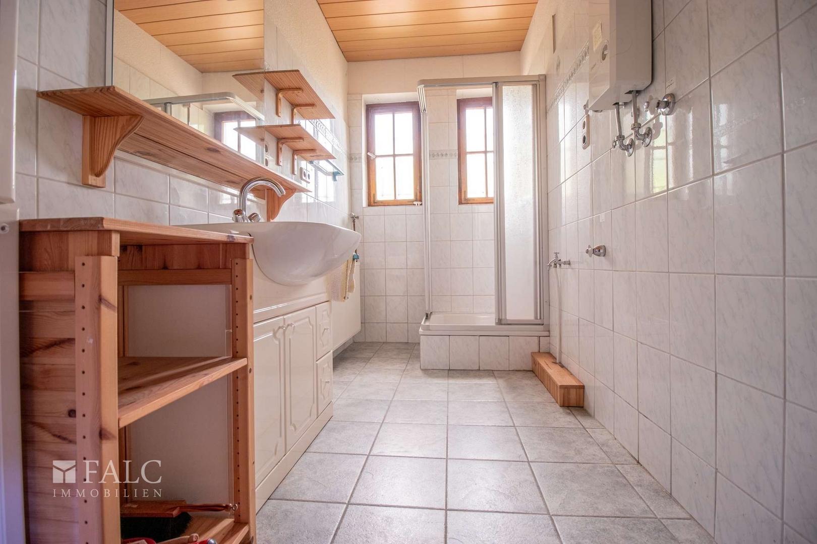 Zweites Badezimmer