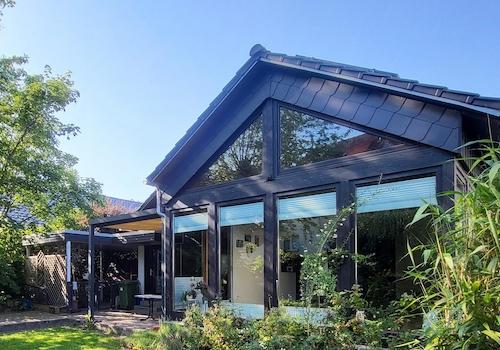 Freistehendes Haus mit Garten