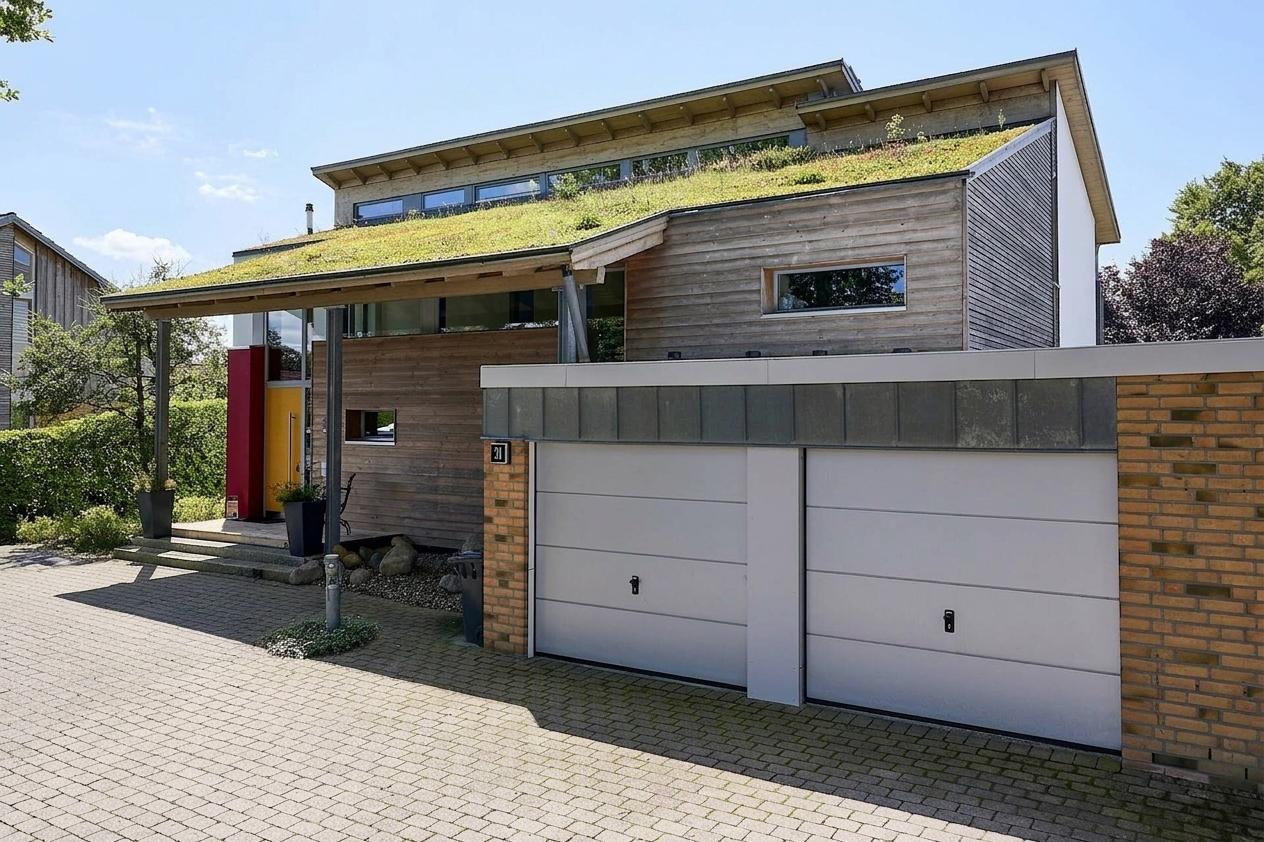 Doppelgarage mit elektr. Toren