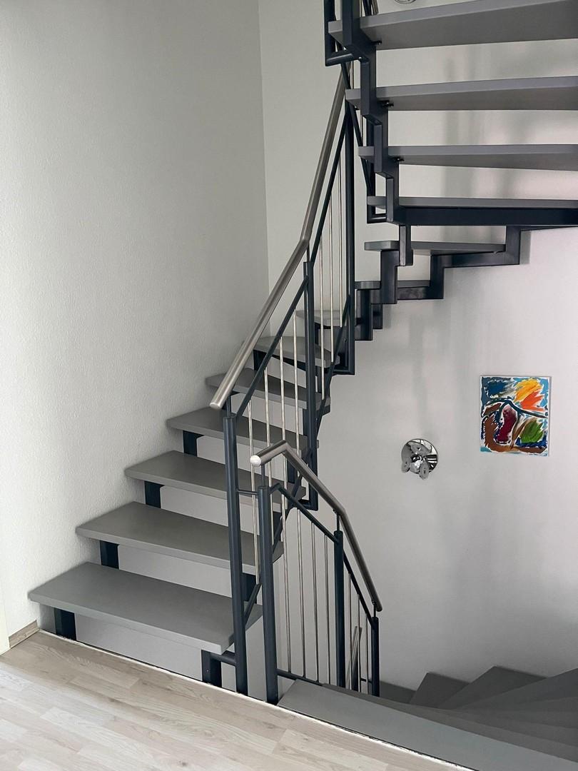 Treppe mit Holzstufen