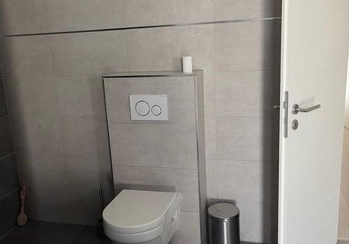 Elternbad mit Wanne und Dusche