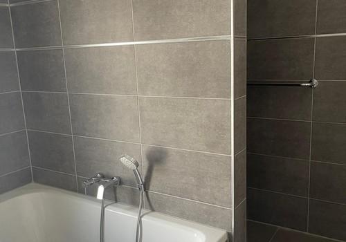 Elternbad mit Wanne + Dusche