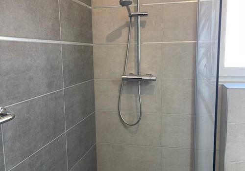 Begehbare Dusche im Kinderbad