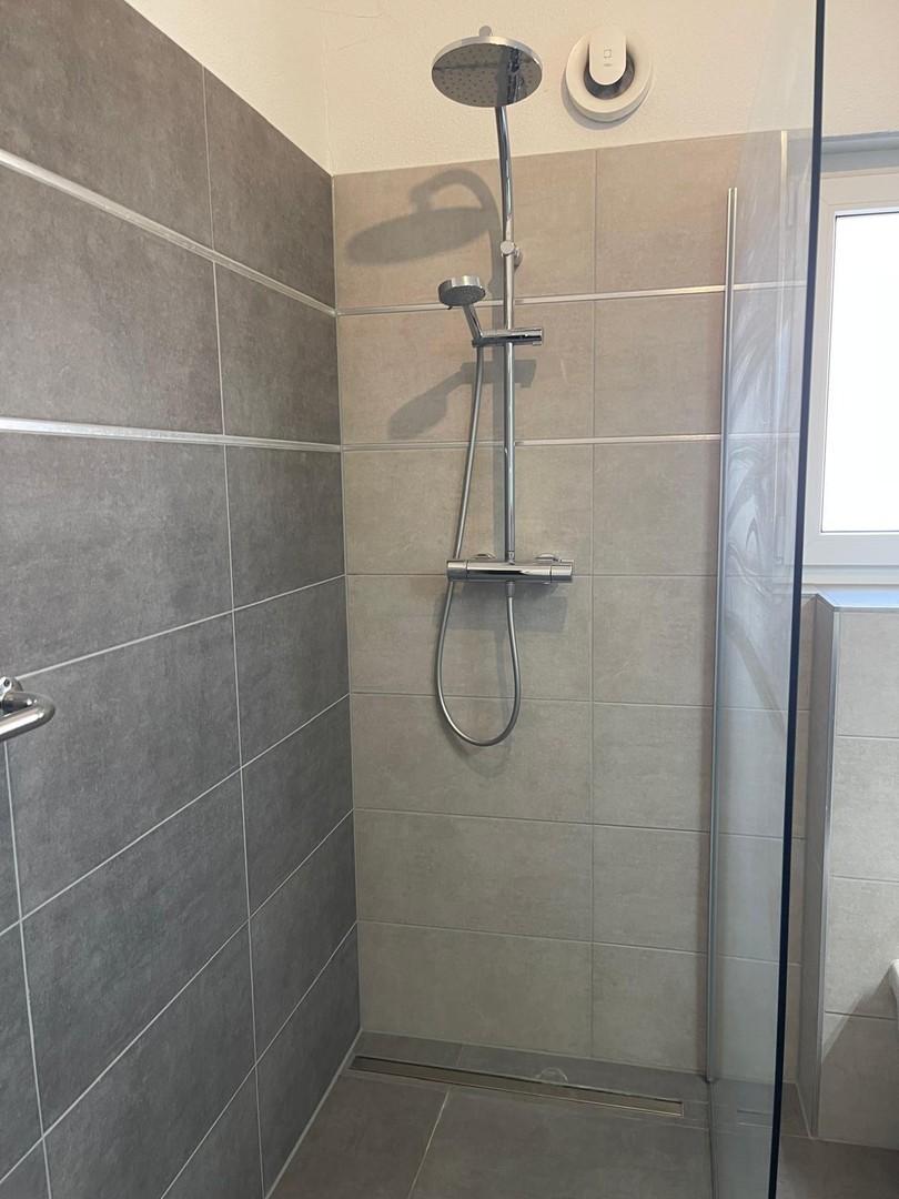 Begehbare Dusche im Kinderbad