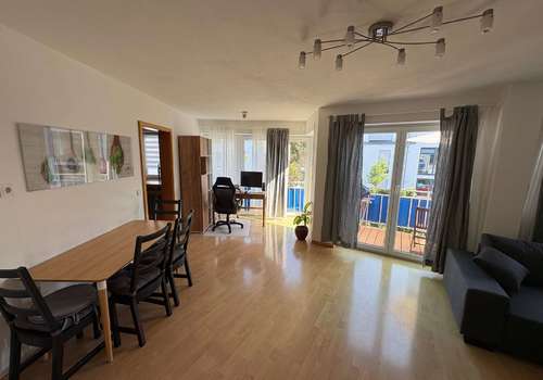 geräumiges Wohn- und Esszimmer