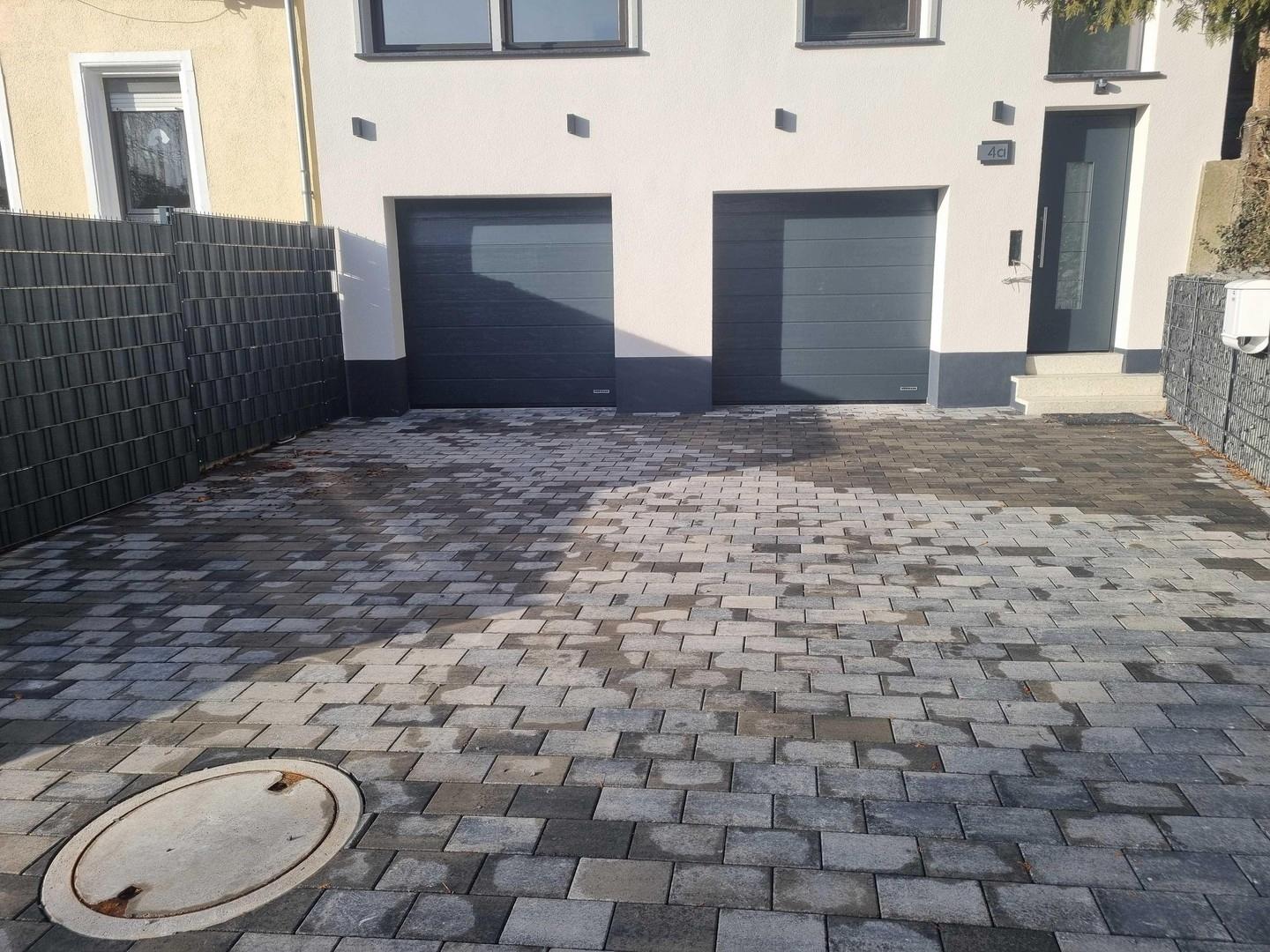 Stellplätze vorm Haus