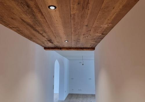 Blick in Küche und Esszimmer
