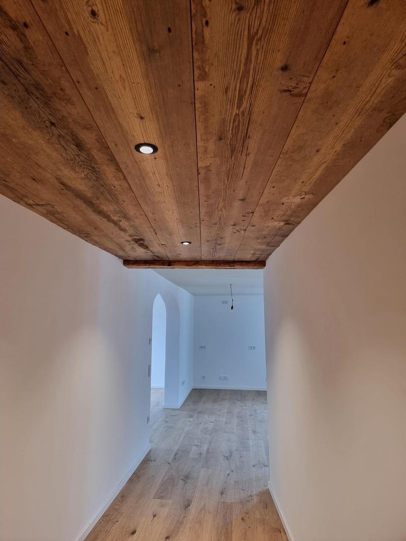 Blick in Küche und Esszimmer