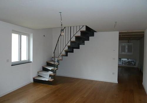 Treppe zum Obergeschoß