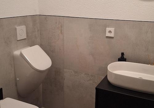 Gästetoilette mit Pissoir