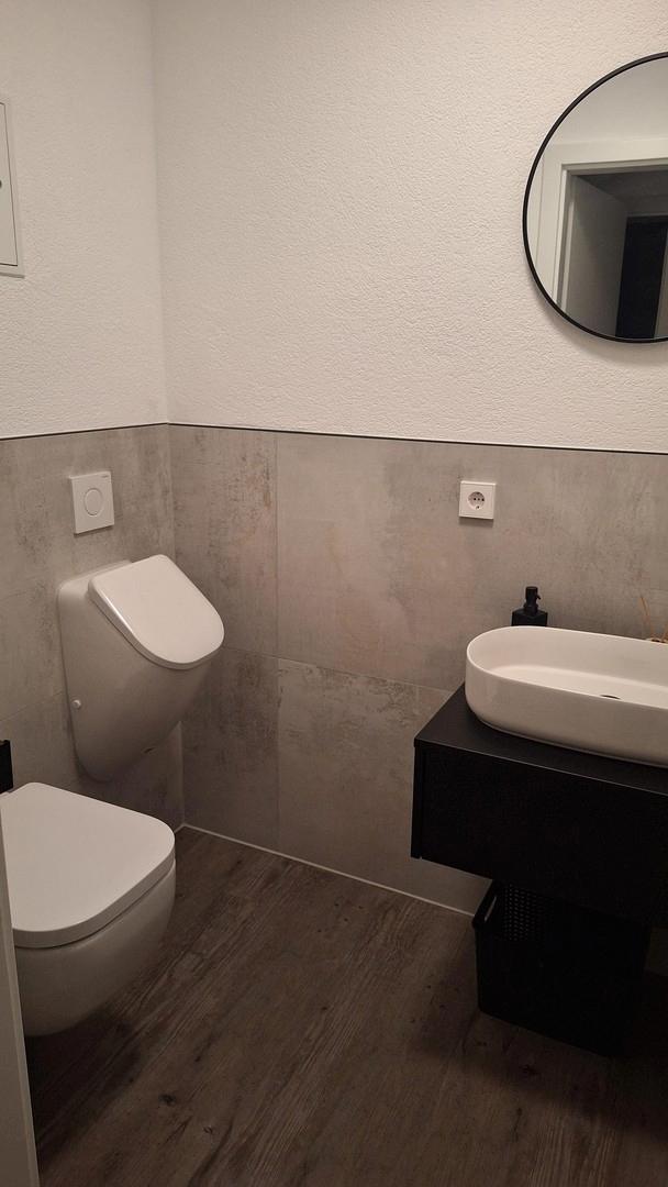 Gästetoilette mit Pissoir