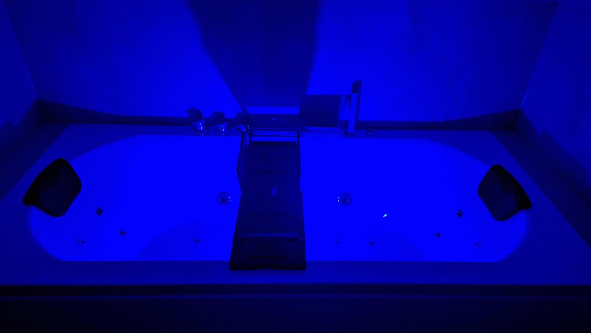 Whirlpoolwanne mit Beleuchtung