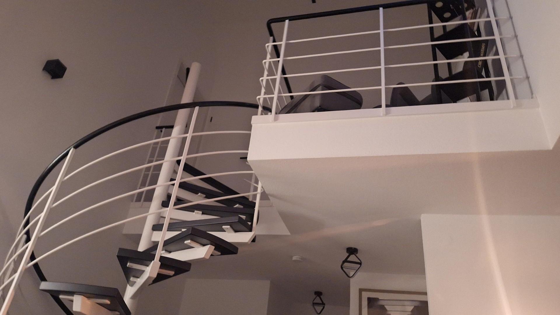 Wendeltreppe und Galerie