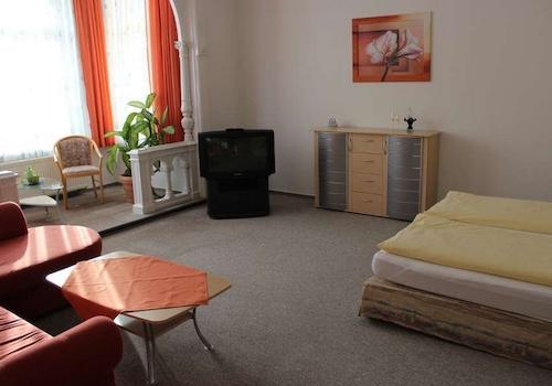 Ferienwohnung 2  Wohn-/ Schlaf