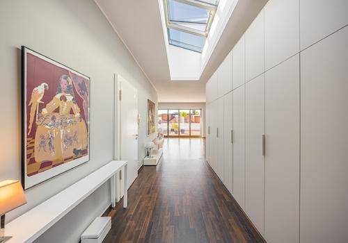 Vermietung Penthouse | Flur mit Oberlicht