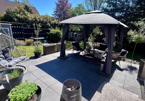 Terrasse - Blick in den Garten