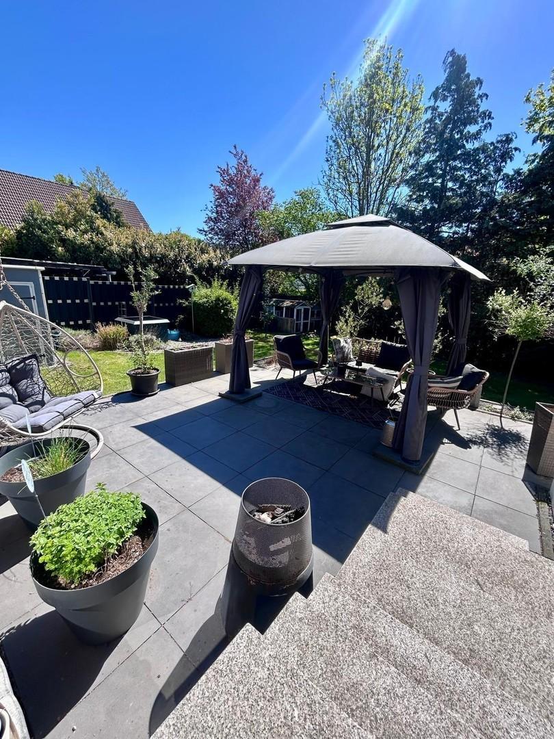 Terrasse - Blick in den Garten