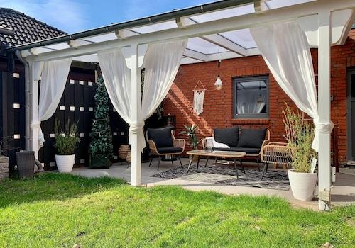 Hintere Terrasse - überdacht