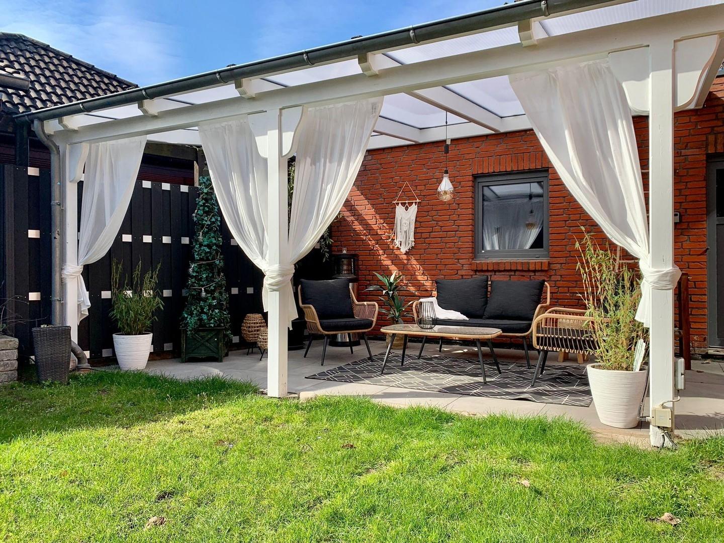 Hintere Terrasse - überdacht