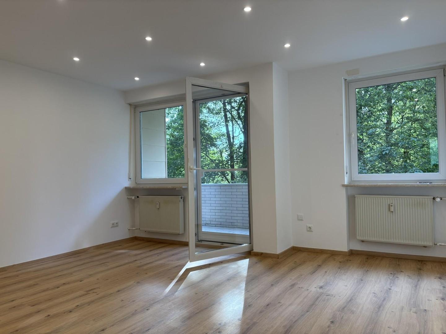 Helles Wohnzimmer mit Loggia