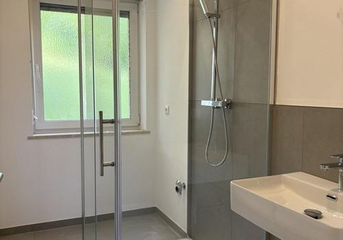 Bad mit Dusche, WA-Anschluss