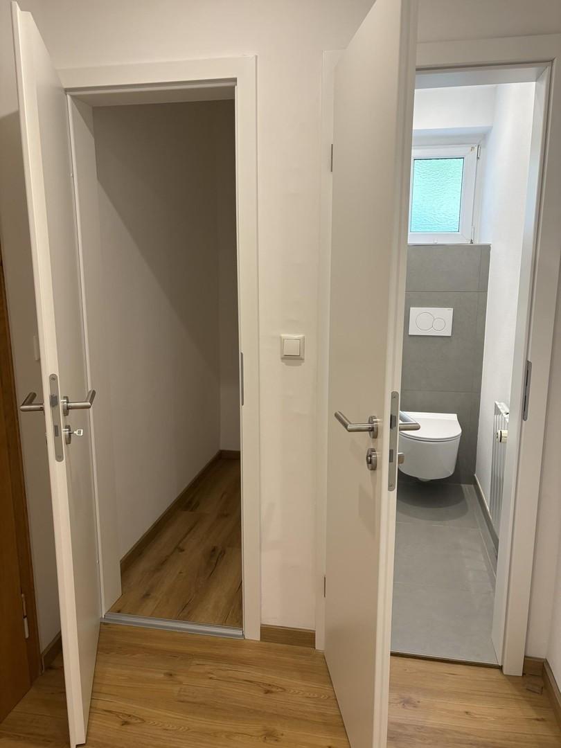Abstellraum und WC