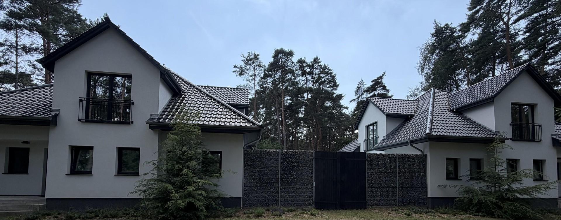 Blick auf beide Häuser