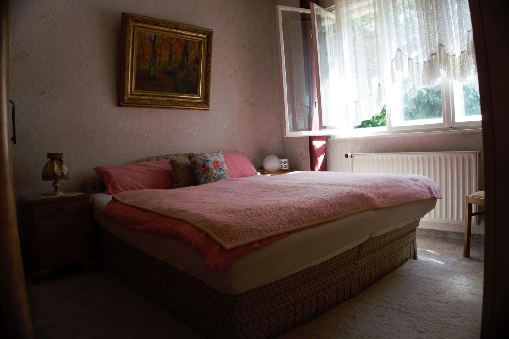 Schlafzimmer 1