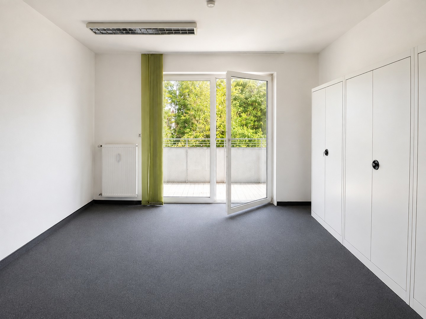 Büro mit eigenem Balkon