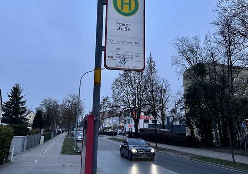 Bushaltestelle vor der Haustüre