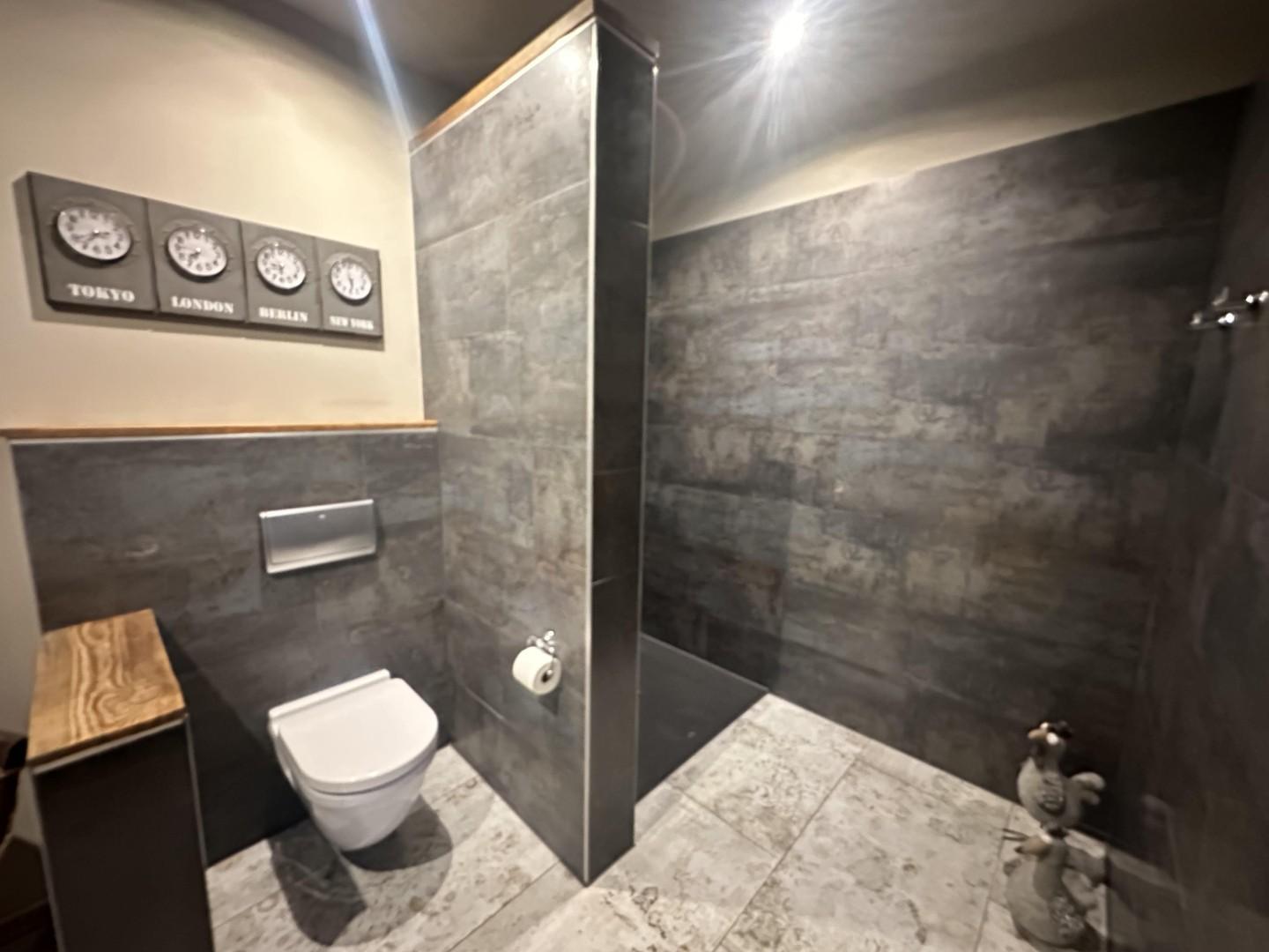 WC und Dusche EG