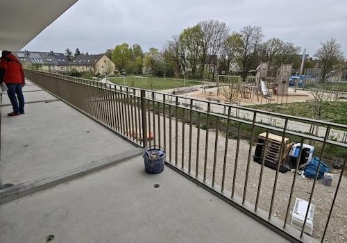 Aussicht vom Balkon zum Park