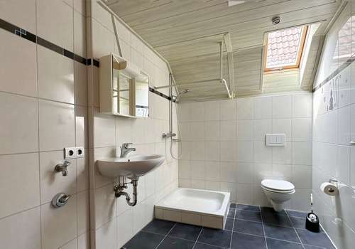 Nebenhaus Bad (1)
