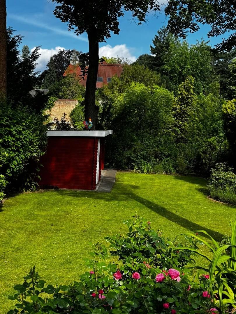Garten mit Gartenhaus