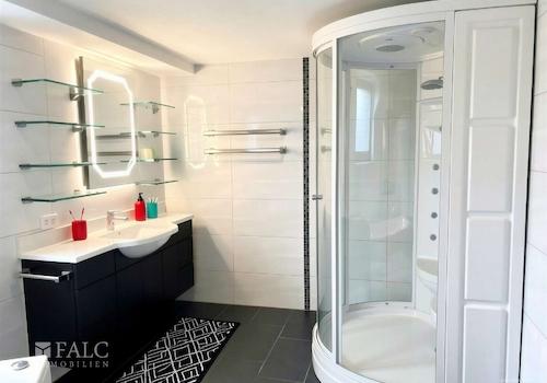 ELW: Badezimmer, KI bearbeitet