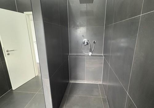 Badezimmer 1 Dusche