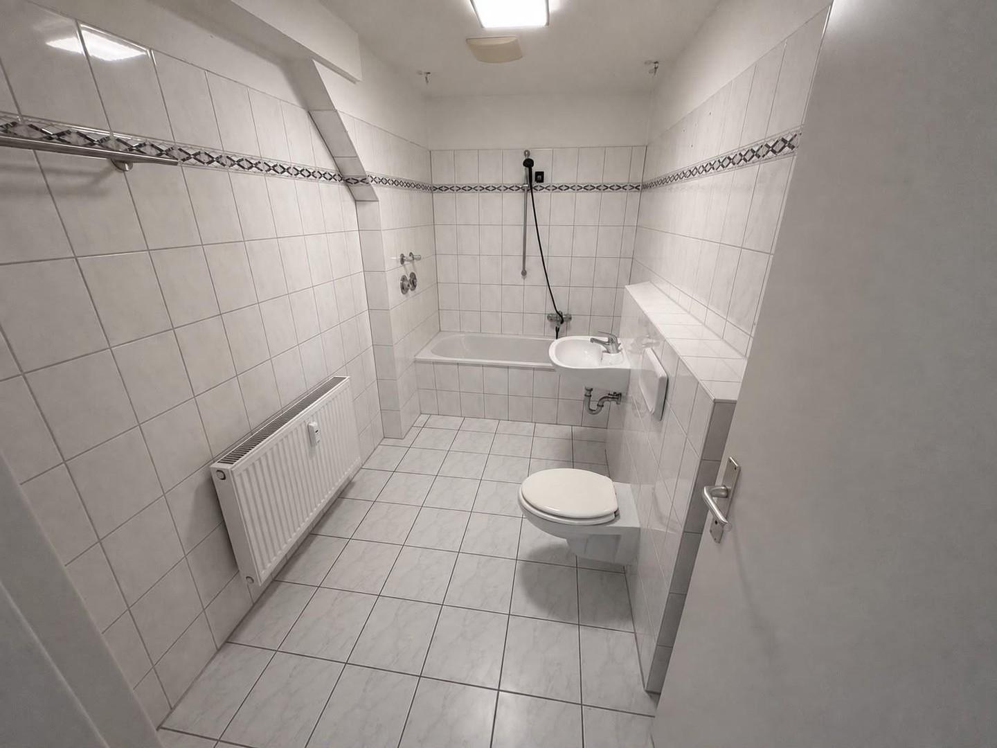 Bad mit Badewanne
