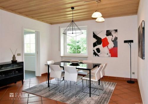 Wohnung 1: Essen, KI bearbeitet