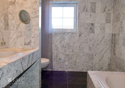 Wohnung 1: Badezimmer