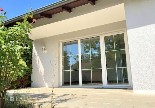 Wohnung 2: Terrasse, KI bearbeitet