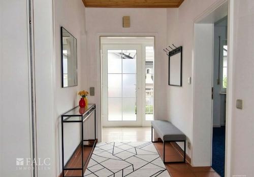 Wohnung 2: Flur, KI bearbeitet