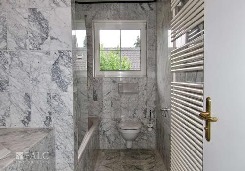 Wohnung 2: Badezimmer
