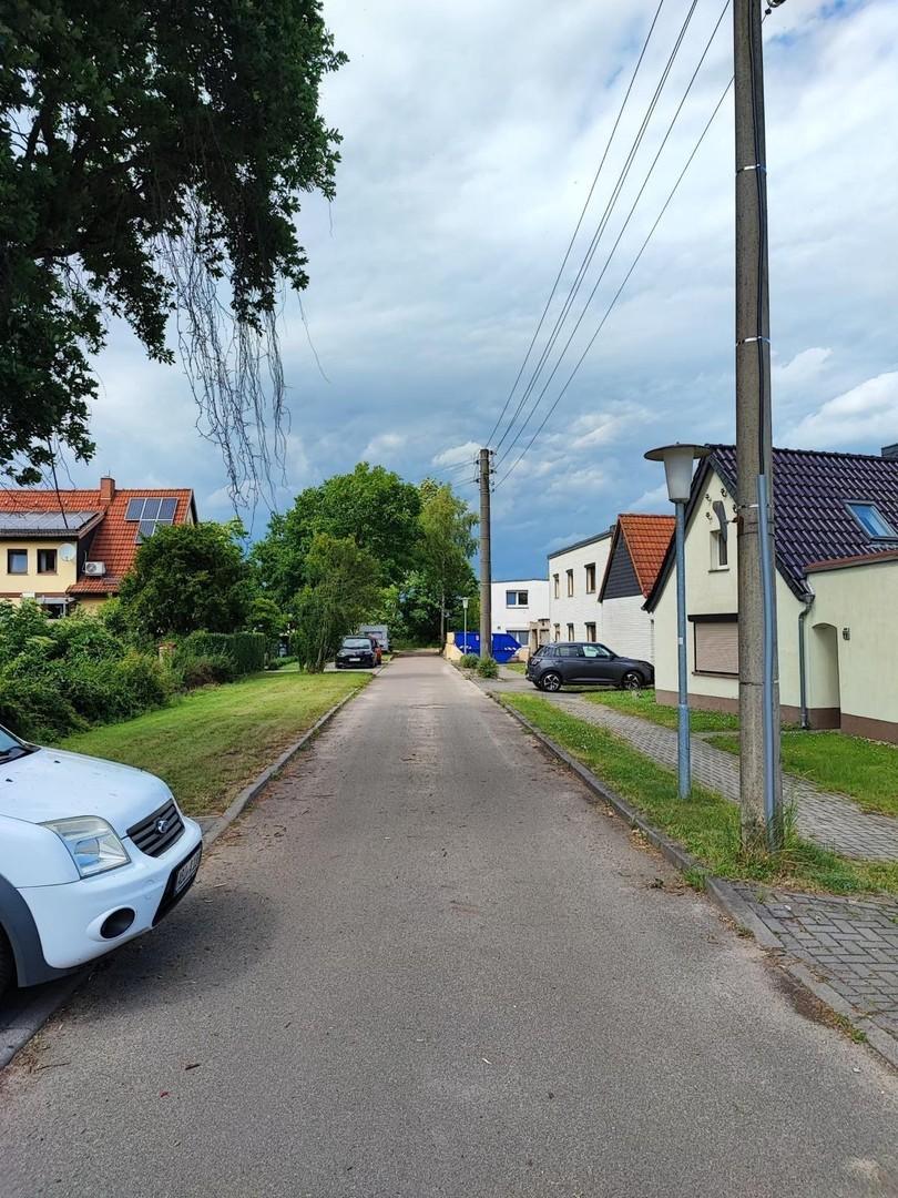 Sackgasse, linkss. Wohnhaus