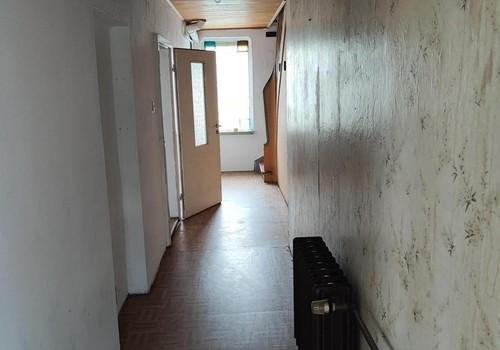 Hausflur hinter Eingangstür
