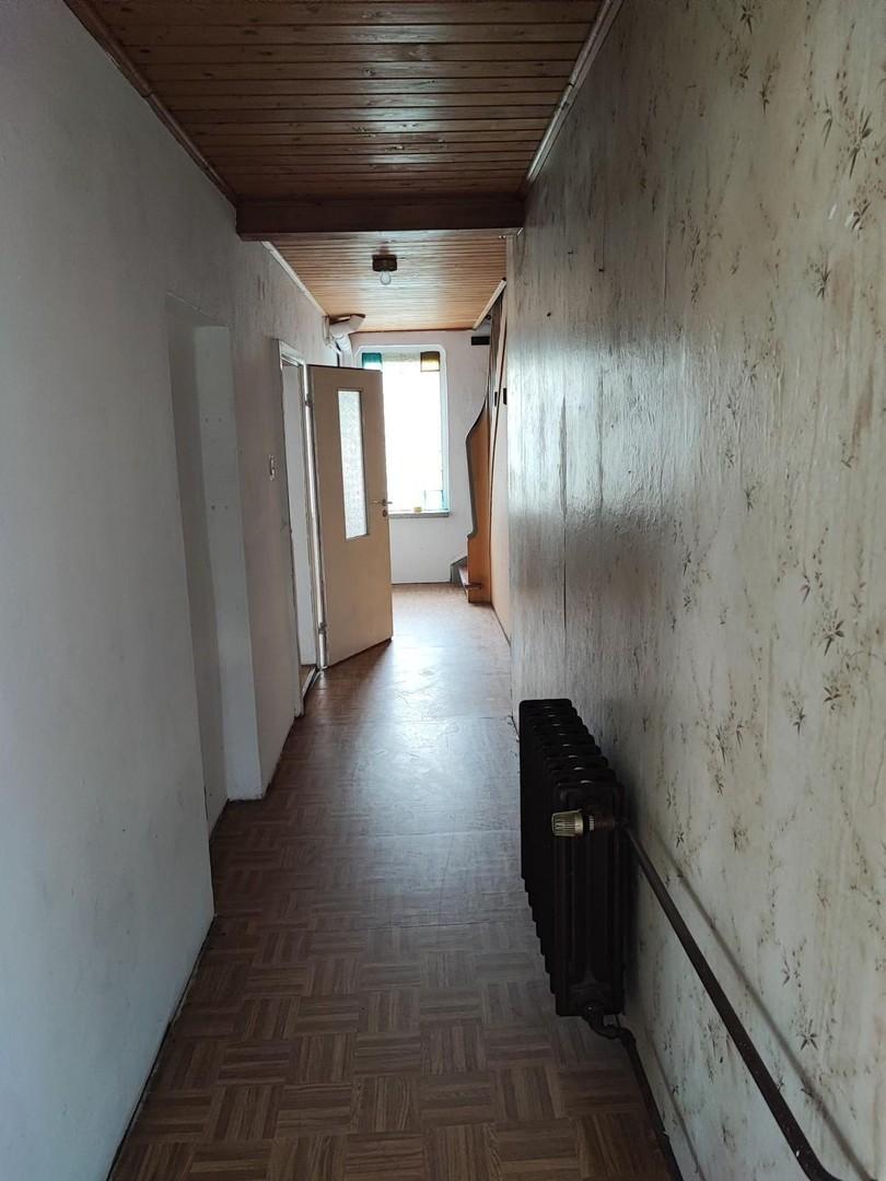 Hausflur hinter Eingangstür