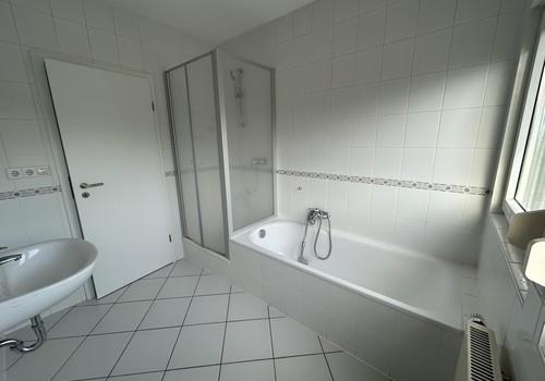 Dusche + Badewanne
